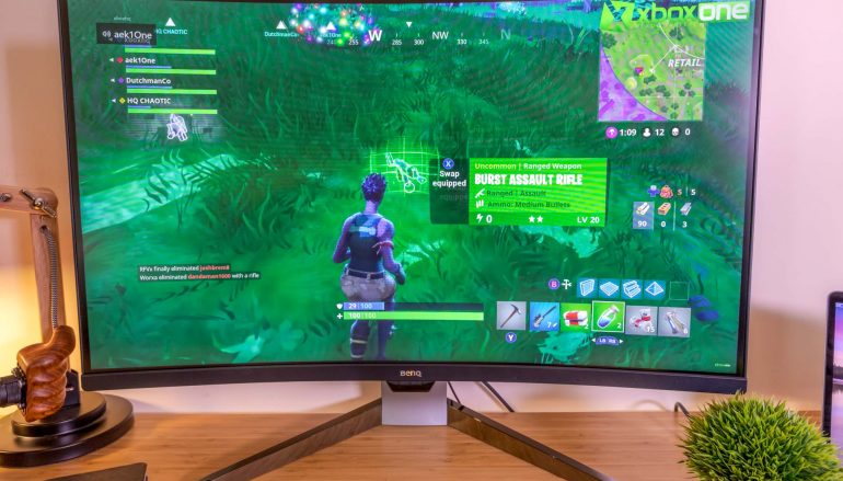 MakeUseOf Gaming Monitor Giveaway: Win A BenQ EX3203R Curved Gaming Monitor
